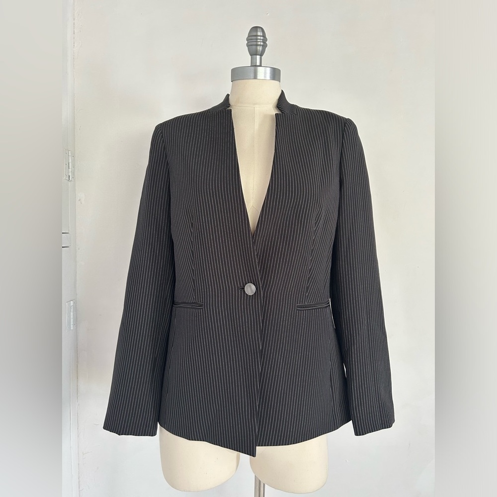 Tahari black and white pinstriped blazer Size 6